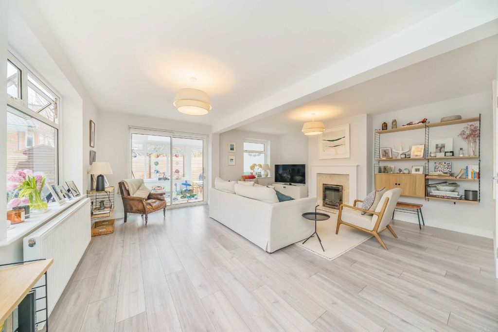 Property photo 2 of 8