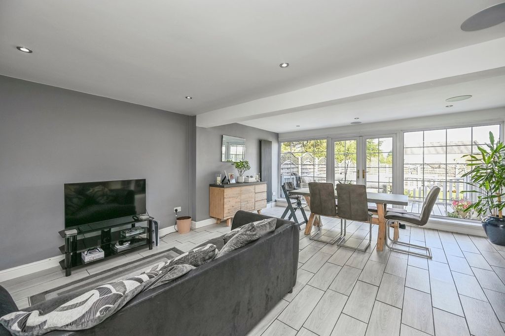 Property photo 2 of 21 Pbox-Img.Jpg