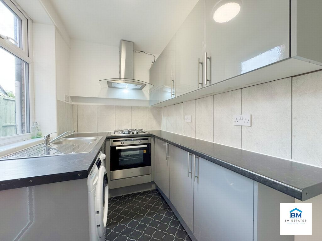 Property photo 3 of 8 Kitchen