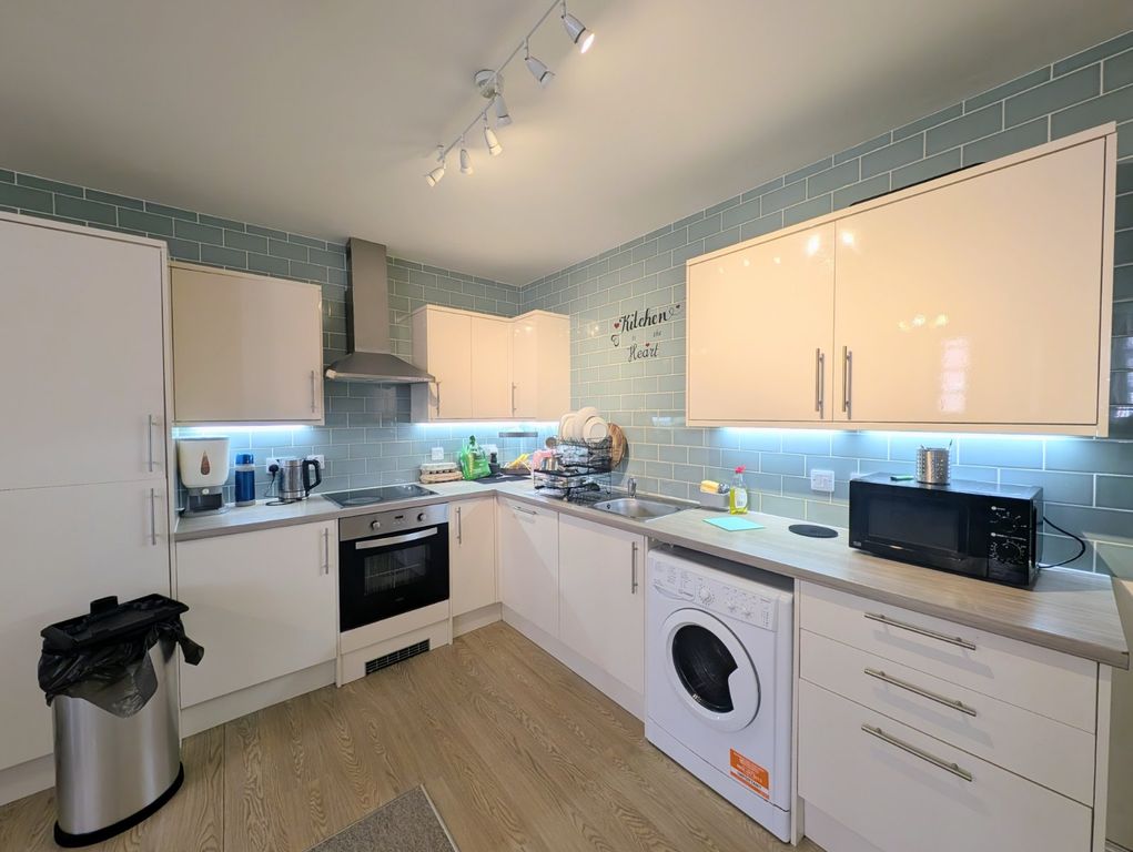 Property photo 2 of 11 Picture No. 17