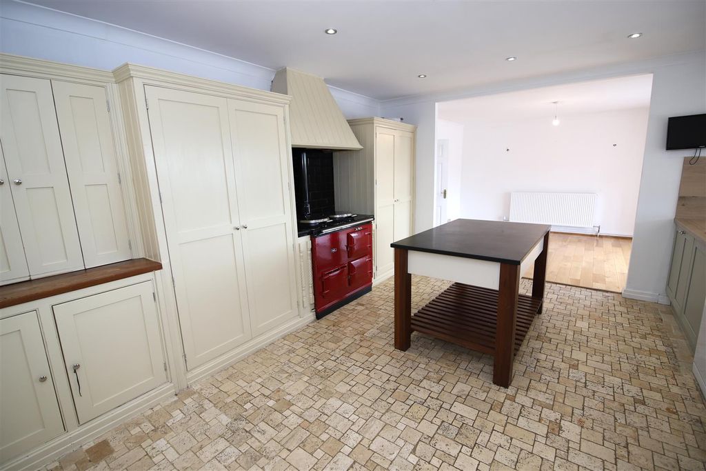 Property photo 2 of 17 Kitchen 1.Jpg