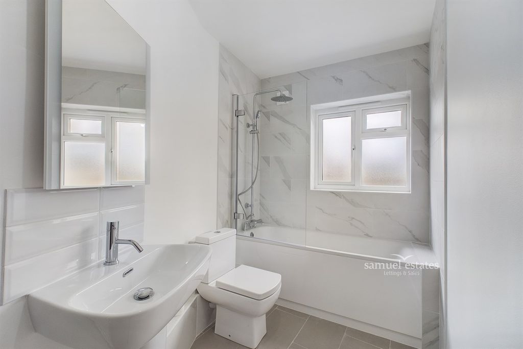 Property photo 3 of 7 Bathroom