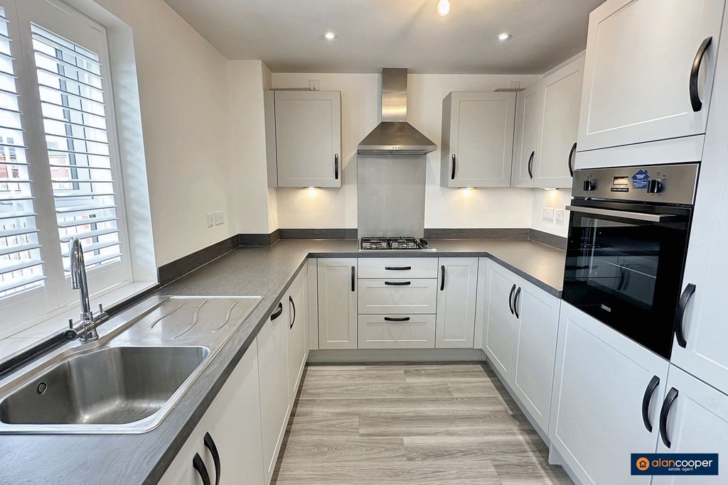 Property photo 3 of 11 4524916