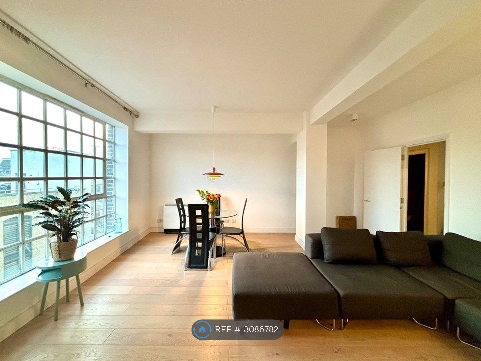 Property photo 2 of 18 Living