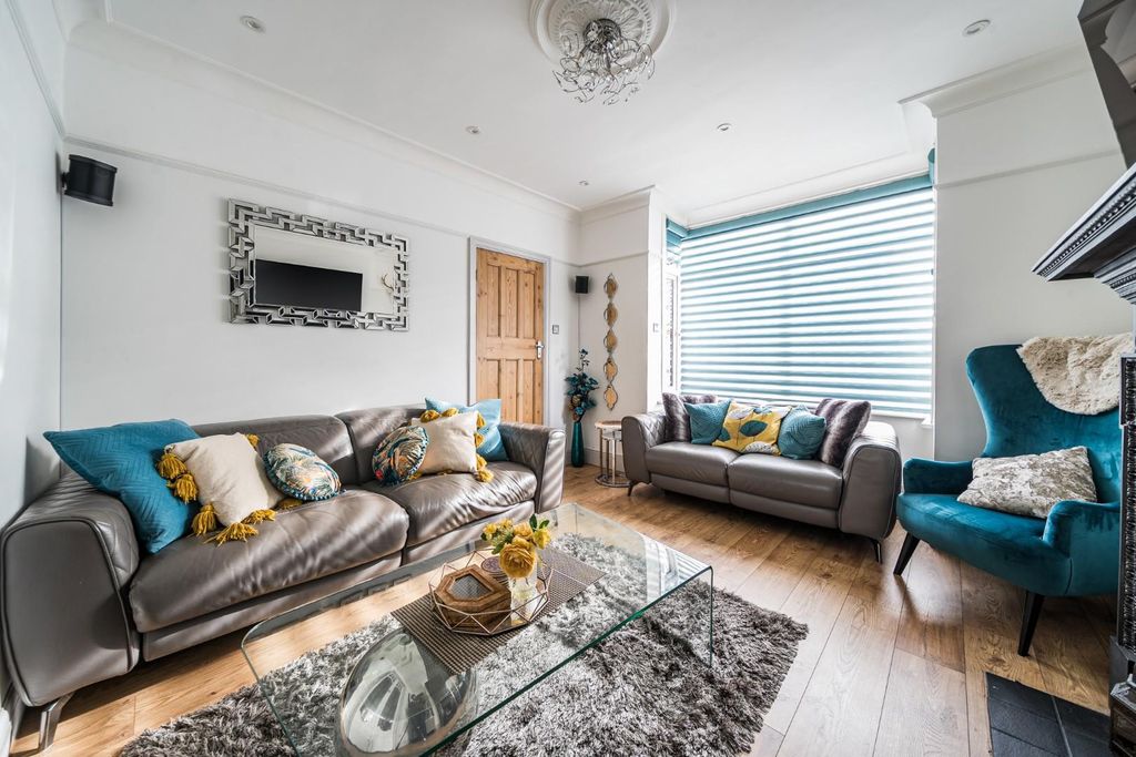 Property photo 2 of 21 1415669-15-69947A681F6A5.Jpg