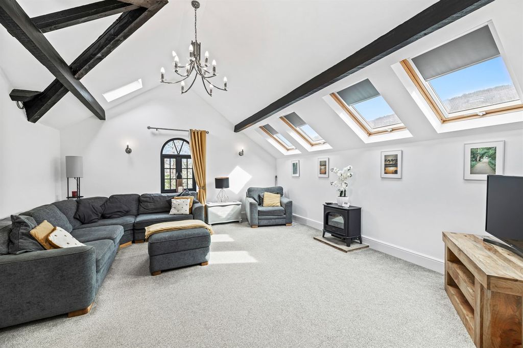 Property photo 3 of 25