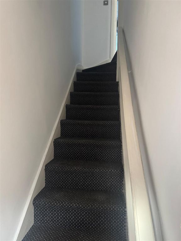 Property photo 2 of 9 Entrance Hall