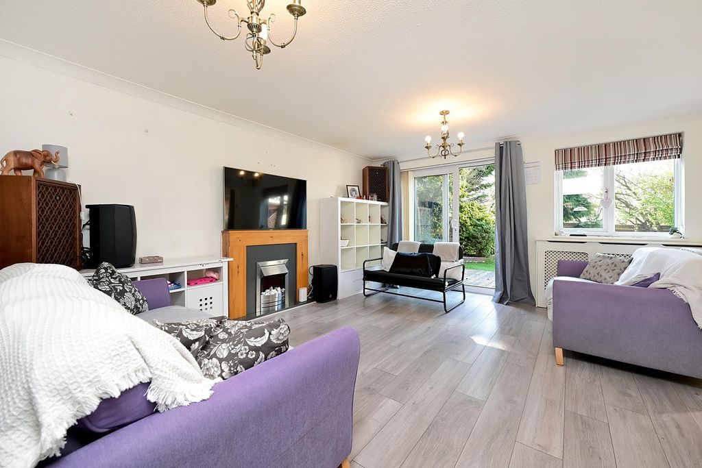 Property photo 2 of 18 Lounge