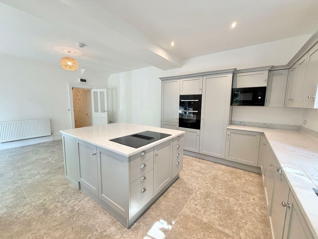 Property photo 1 of 36