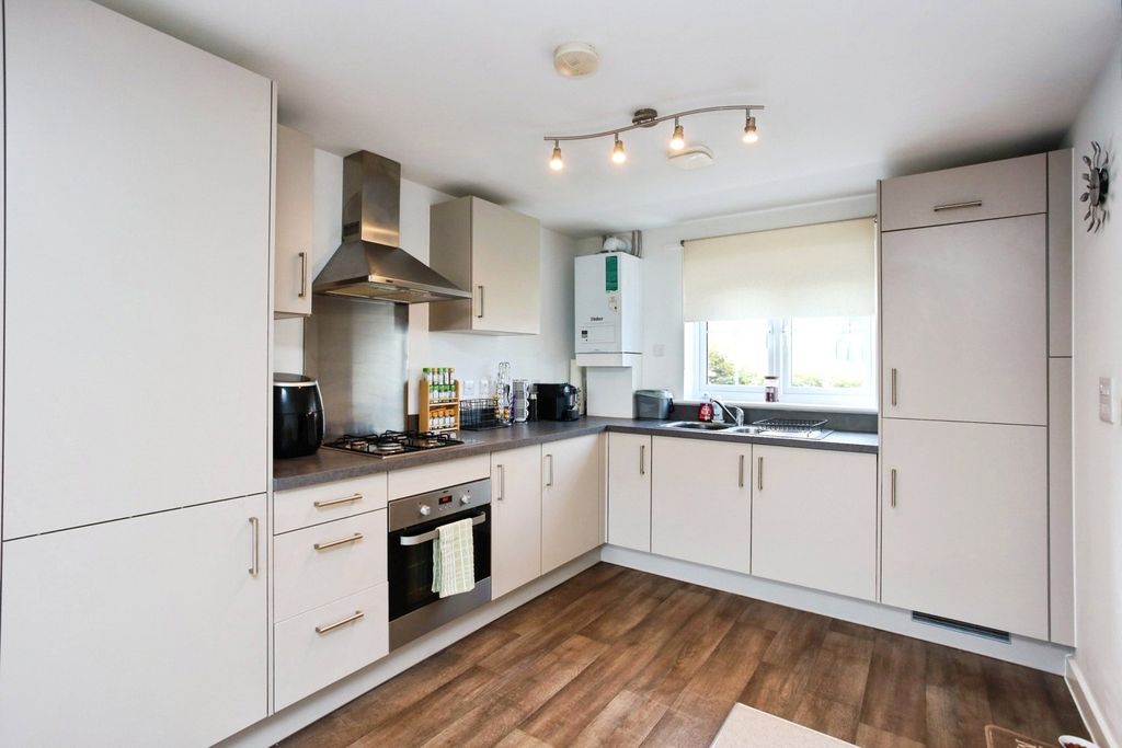 Property photo 2 of 10 Kitchen