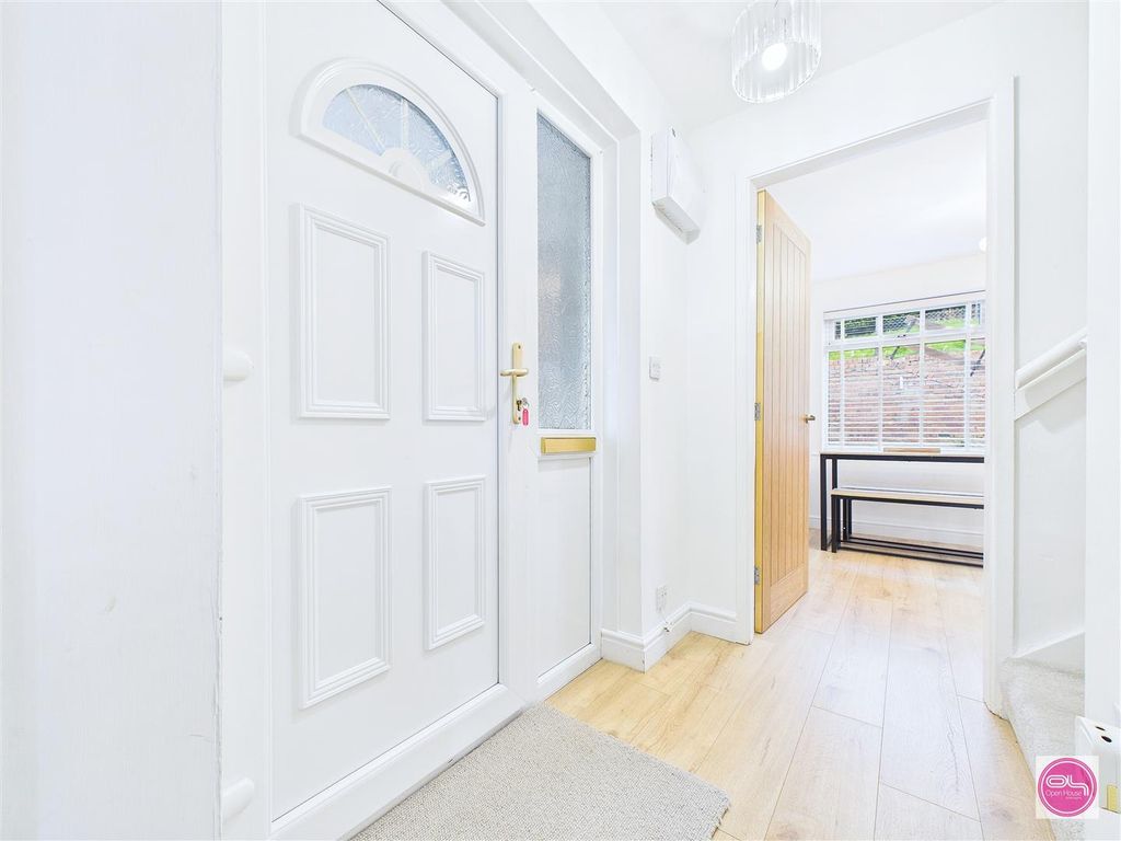 Property photo 3 of 24 Hawthorn Cresent, Stapenhill (22).Jpg