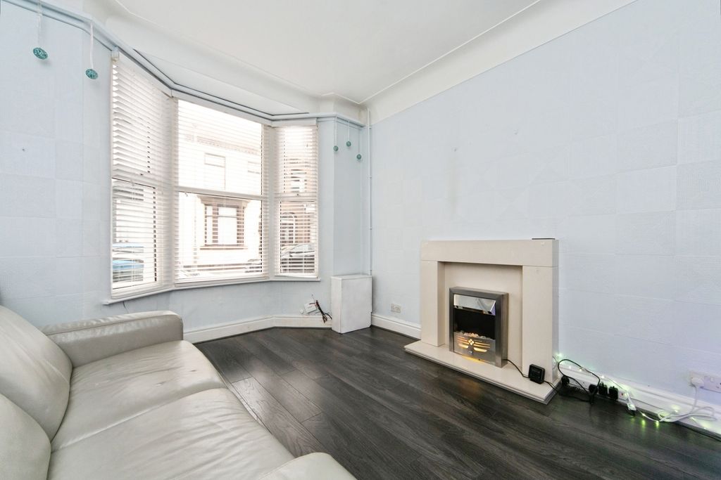 Property photo 3 of 17 Photo