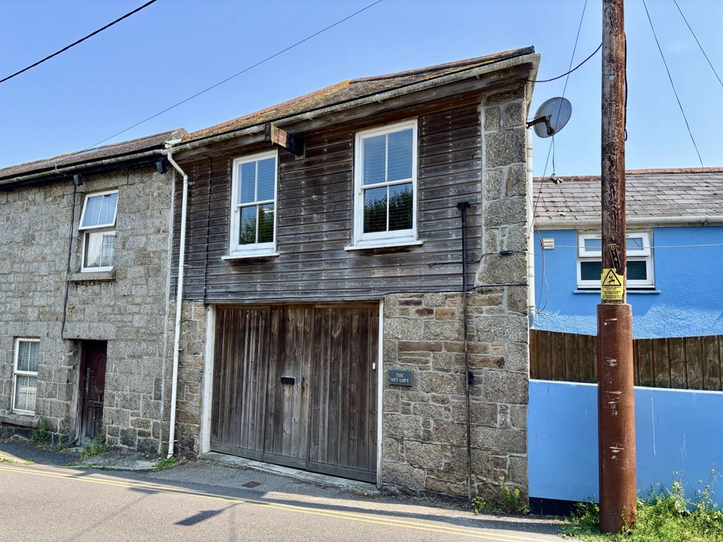 Property photo 1 of 10 2 Bedroom Mid Terrace House For Sale