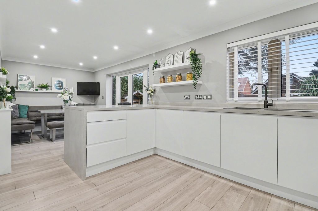 Property photo 2 of 22