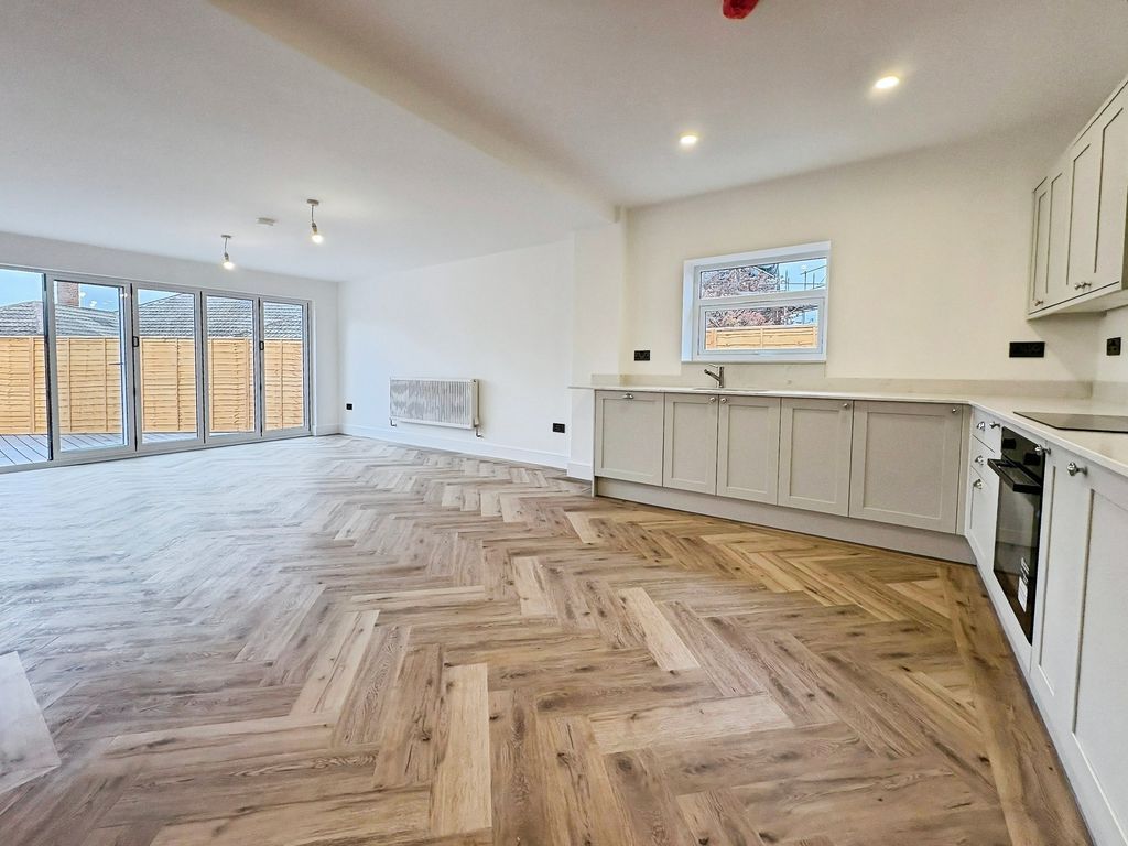 Property photo 2 of 16 Photo 13