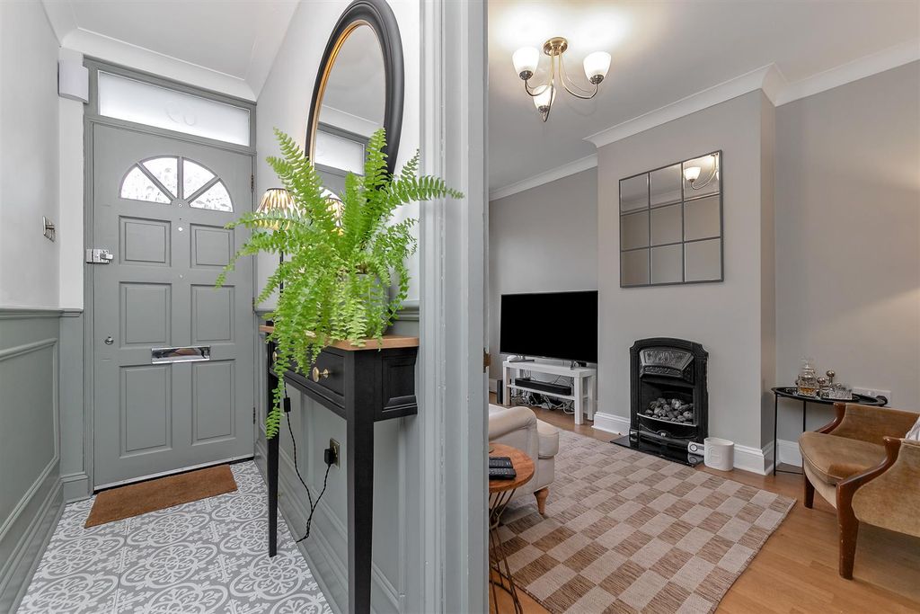 Property photo 3 of 22 69Cambridgeroad-7.Jpg