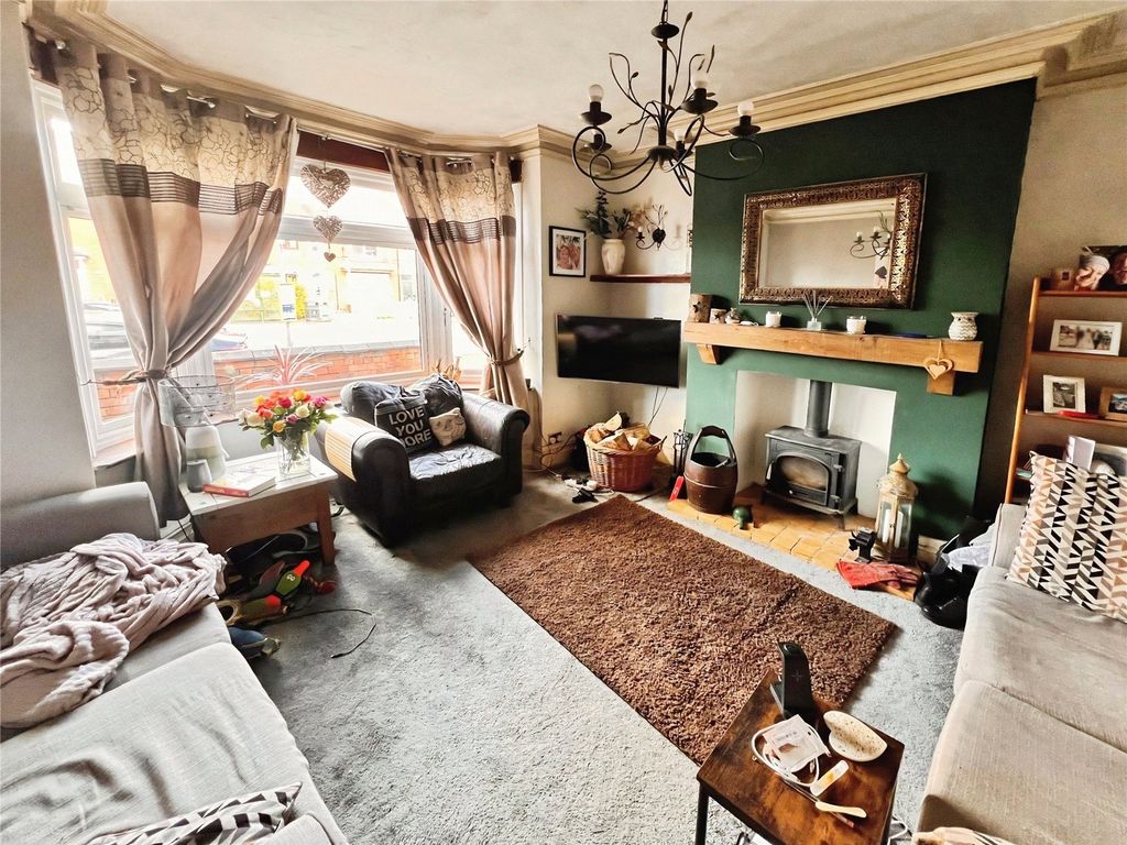 Property photo 2 of 12 Lounge