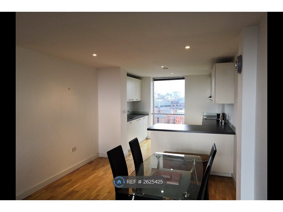 Property photo 3 of 16 Kitchen & Dining Area