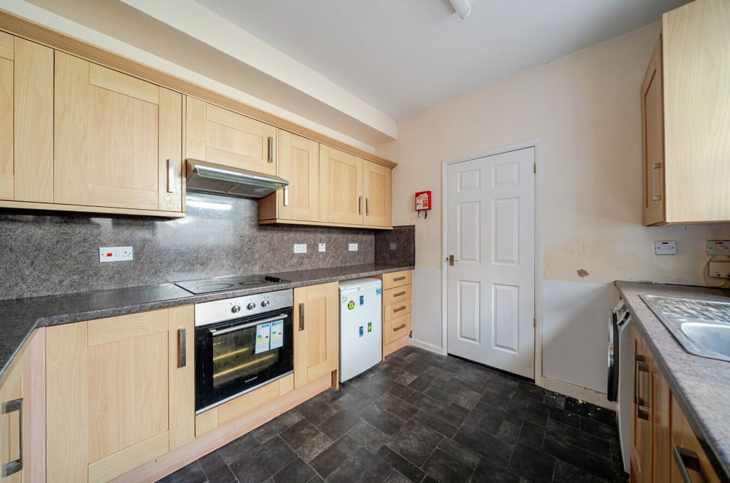 Property photo 3 of 14 1520440-19-6Aa02d...
