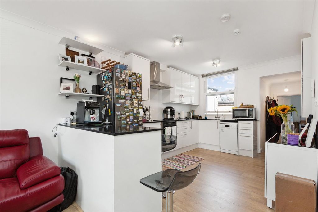 Property photo 2 of 11 Kitchen