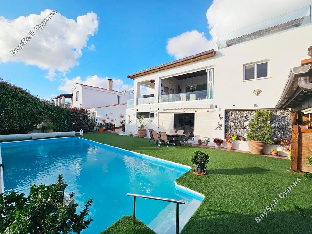 Property photo 1 of 76