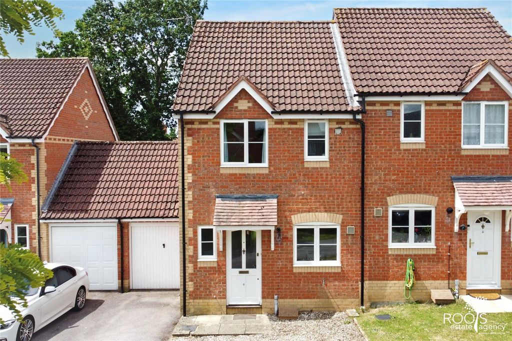 Property photo 1 of 10 Frontage