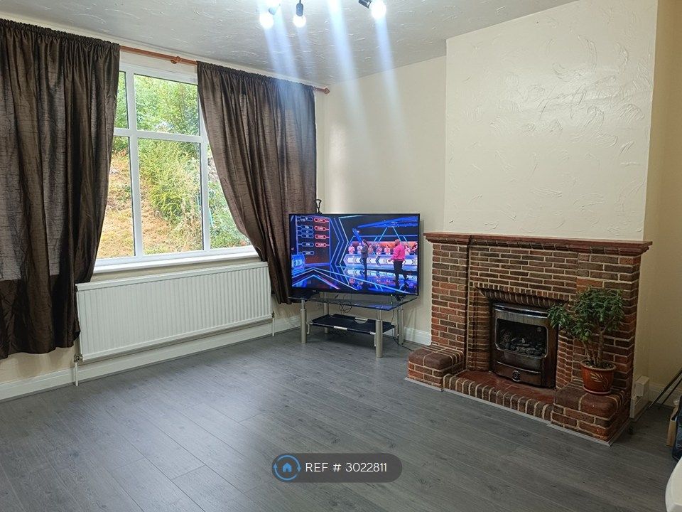 Property photo 1 of 32 Sitting Room 1