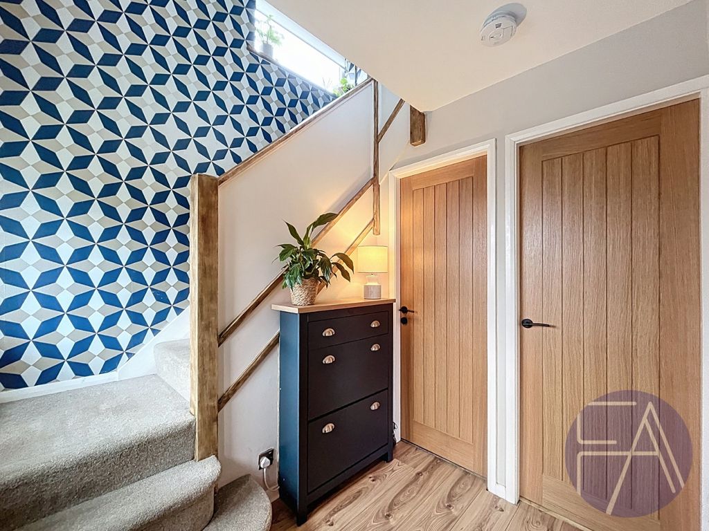 Property photo 2 of 18 4889644