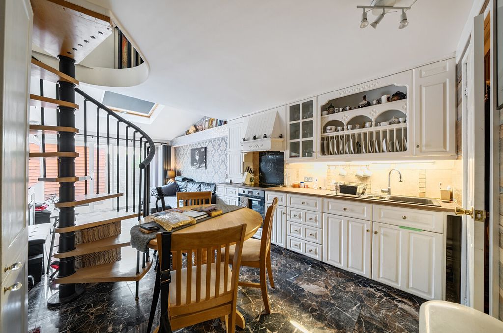 Property photo 3 of 17 Kitchen/Dining Room