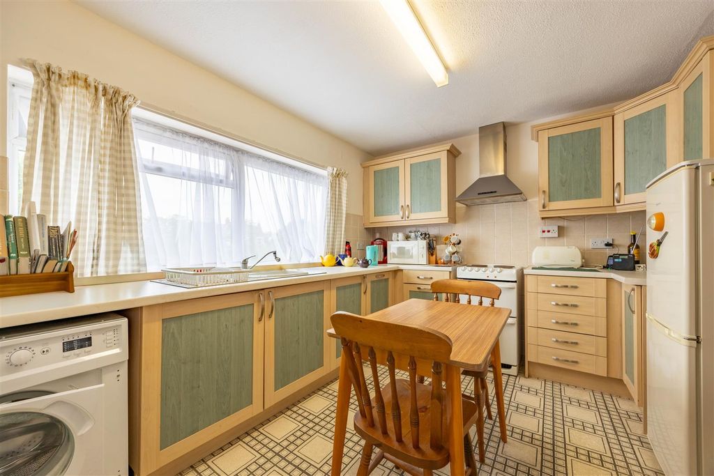 Property photo 3 of 20 Kitchen