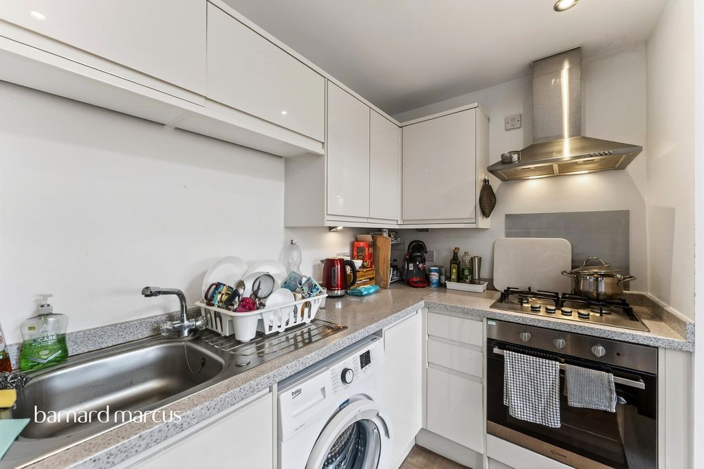 Property photo 2 of 20