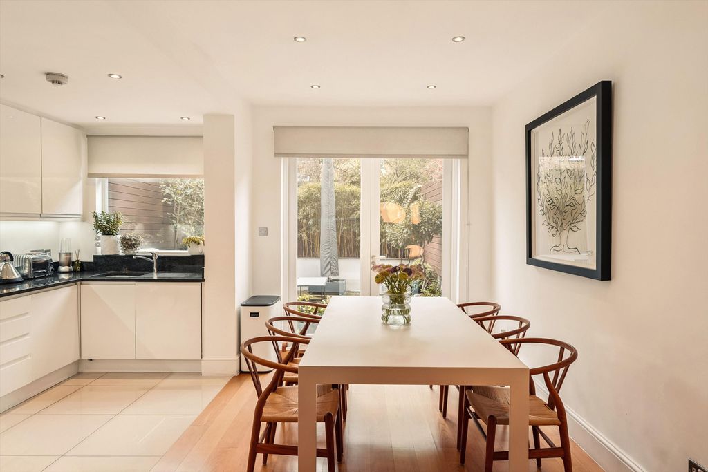 Property photo 3 of 18 Image