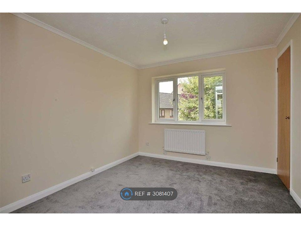 Property photo 3 of 6 Main Bedroom