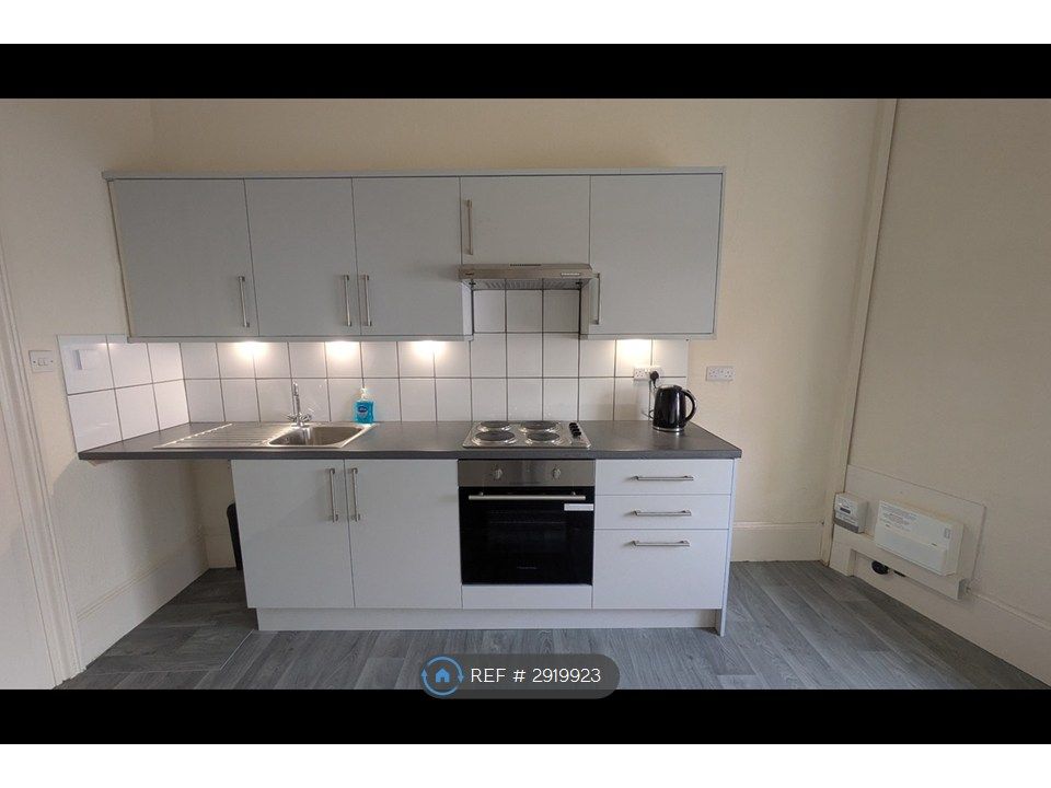Property photo 3 of 10 Kitchen