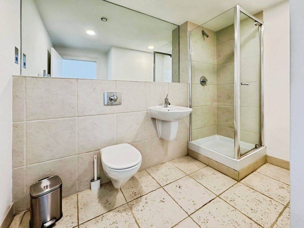 Additional image 4 of 2 bed flat to rentWest Point, Wellington Street, Leeds, West Yorkshire LS1