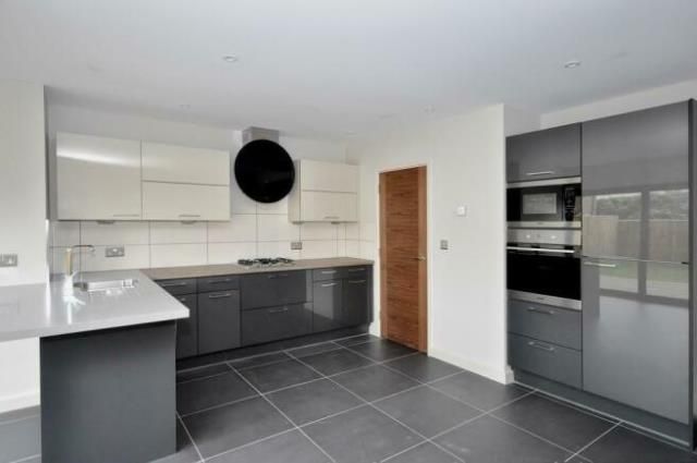 Property photo 3 of 5 Kitchen/Reception