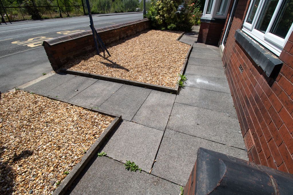 Property photo 2 of 14 Front Garden