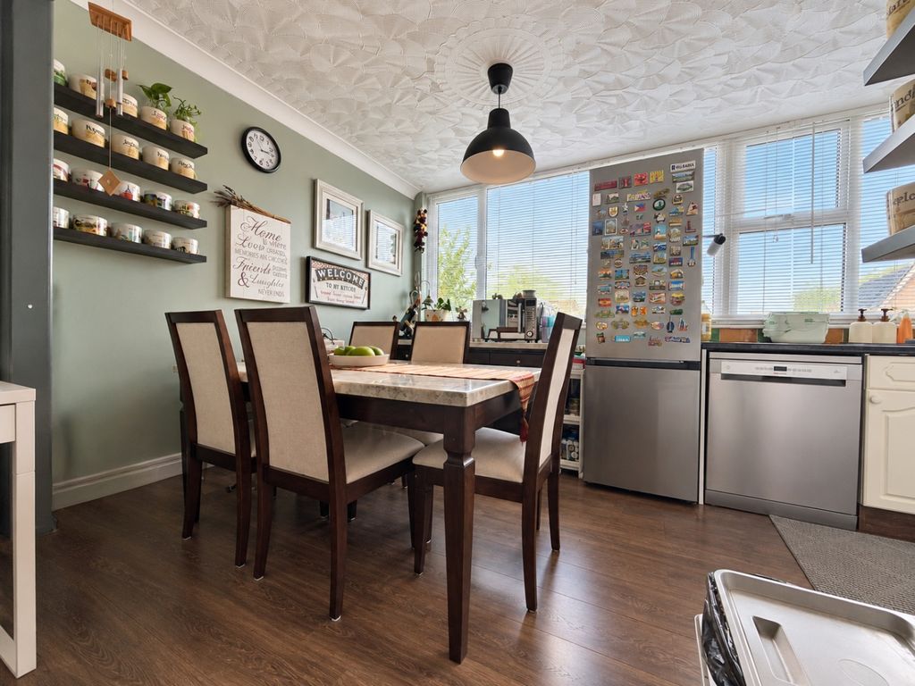 Property photo 3 of 16 5899825