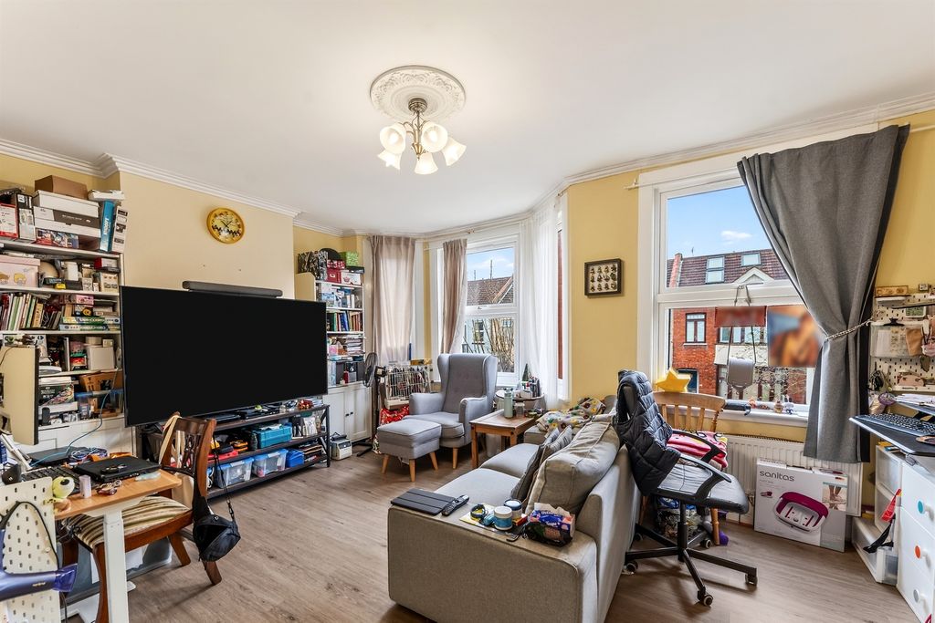 Property photo 3 of 20