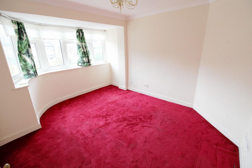 Property photo 2 of 12 Lounge