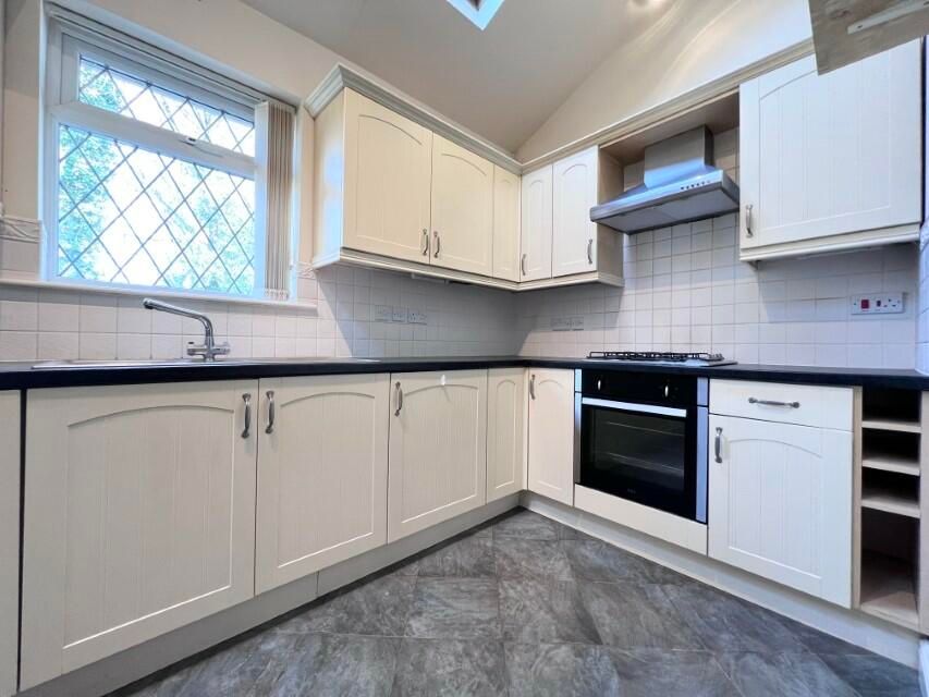 Property photo 3 of 18 77103 23044 Img 48 0000