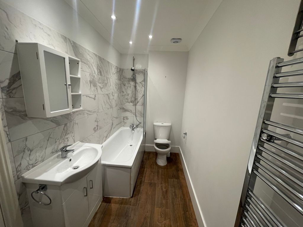 Property photo 2 of 7 Bathroom
