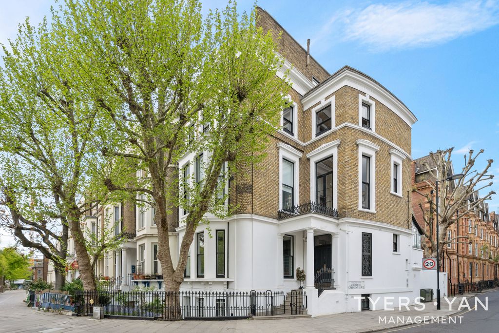 Property photo 3 of 12 External