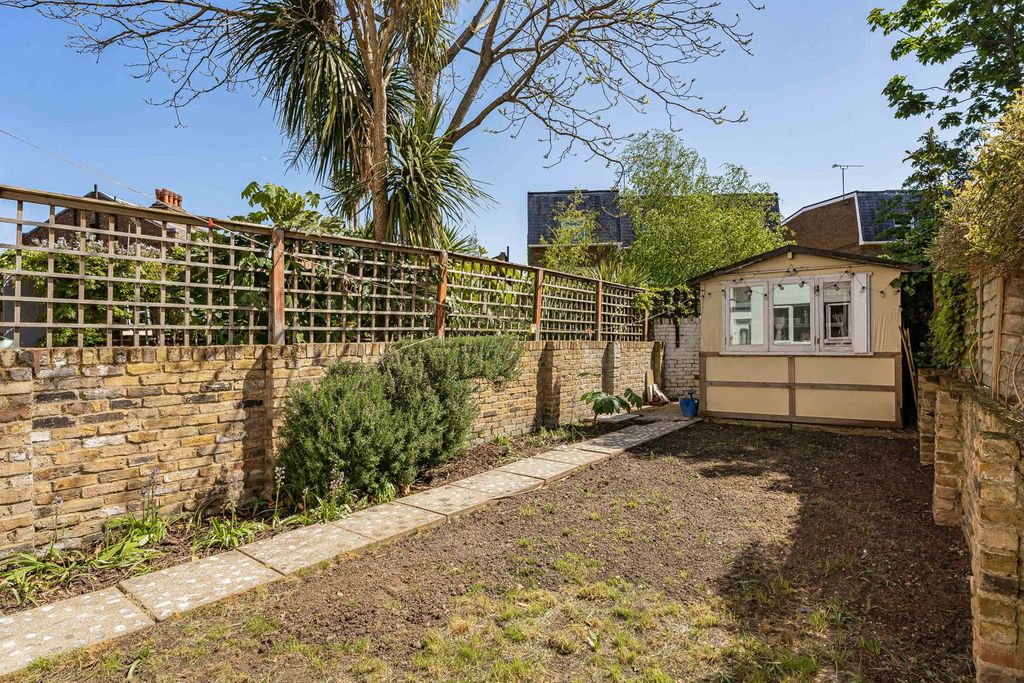 Property photo 3 of 19 Garden