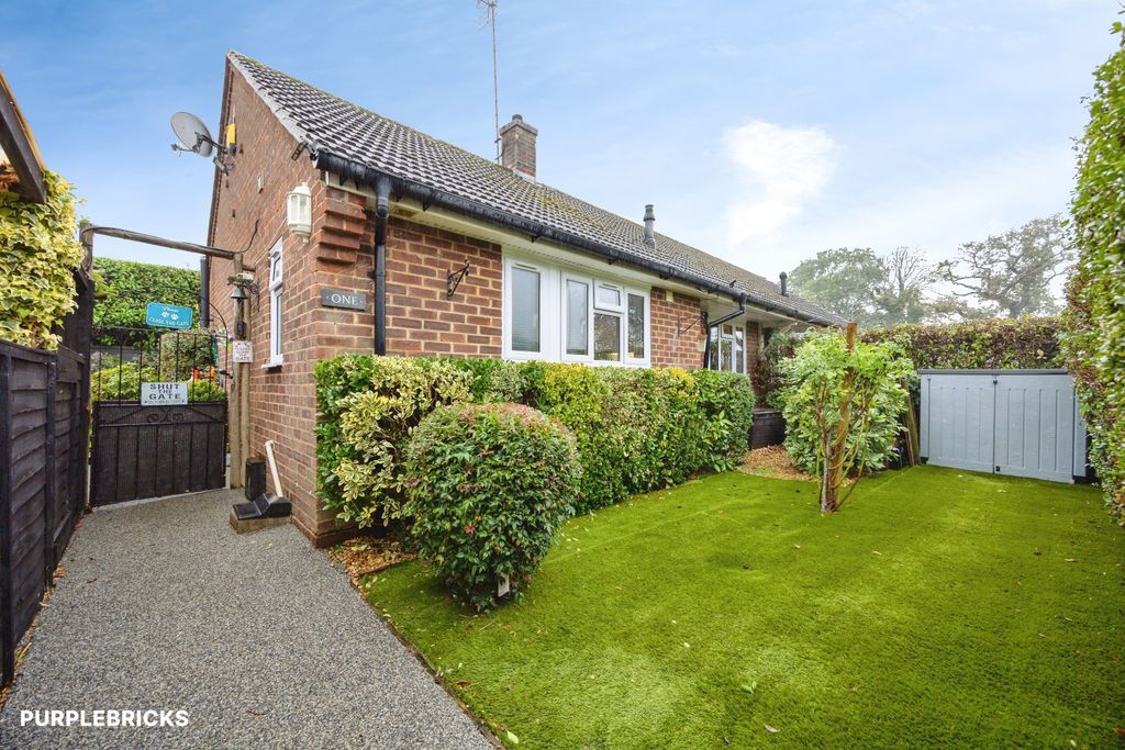 Property photo 1 of 12 Front Garden