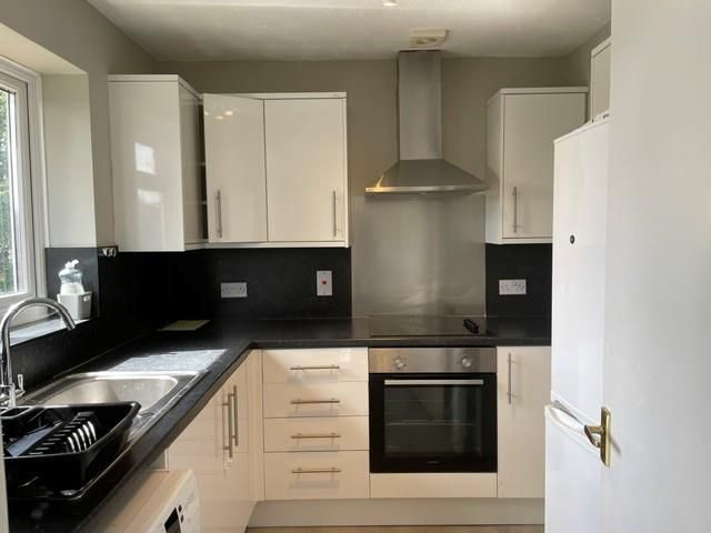 Property photo 2 of 6 Kitchen.Jpg