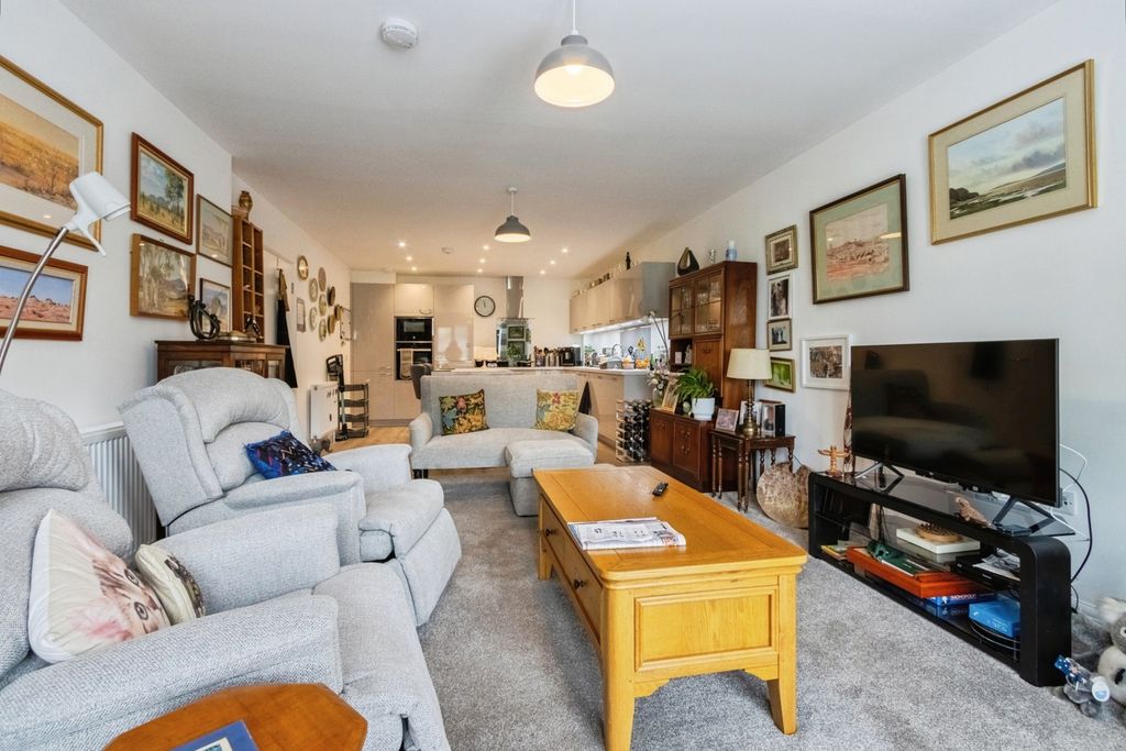 Property photo 3 of 16 Pbox-Img.Jpg