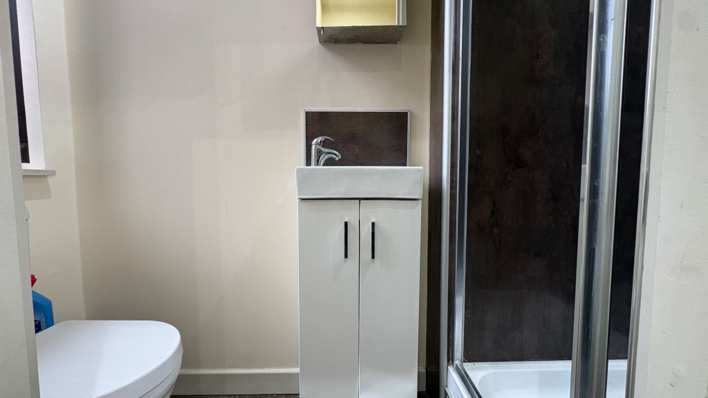 Property photo 3 of 6 Bathroom