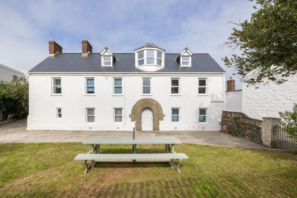 Property photo 1 of 13