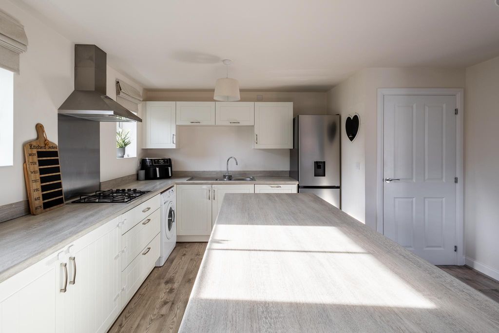 Property photo 3 of 18 Adams Way Kitchen